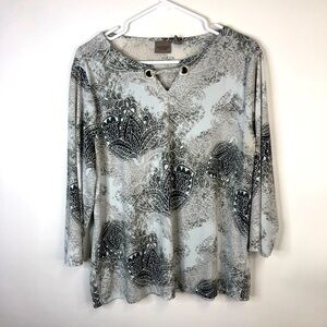 Chicos gray white patterned tunic 3/4 sleeve easywear v-neck notch L (Chico’s 2)
